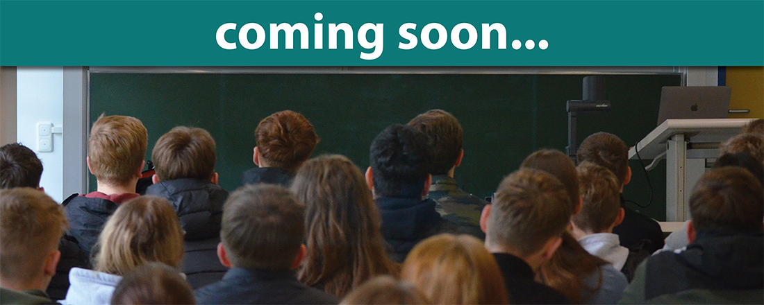 Auf diesem Sliderbild sind Personen zu sehen, die in eine Richtung schauen. Darüber steht "coming soon".